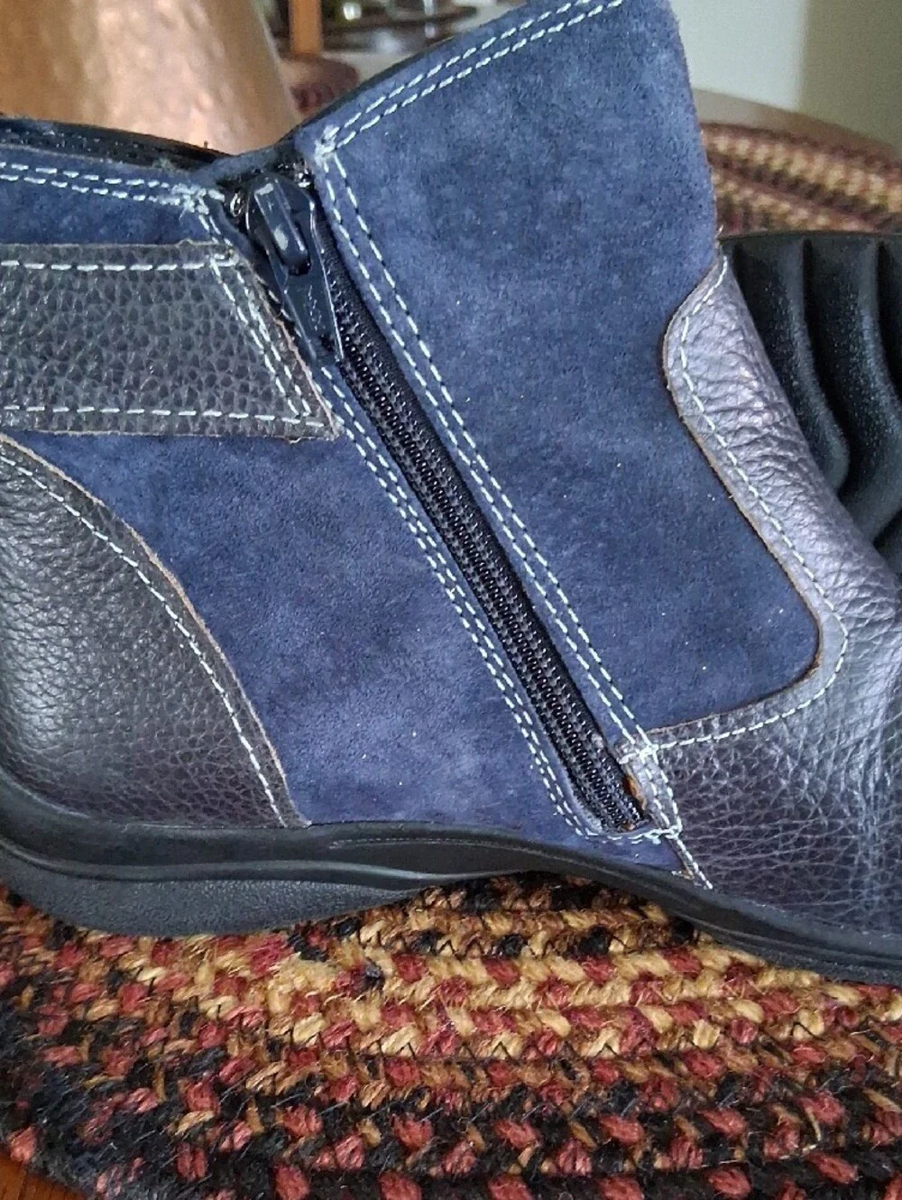Earth Origins Navy Suede Leather Ankle Boots Sz.8.5